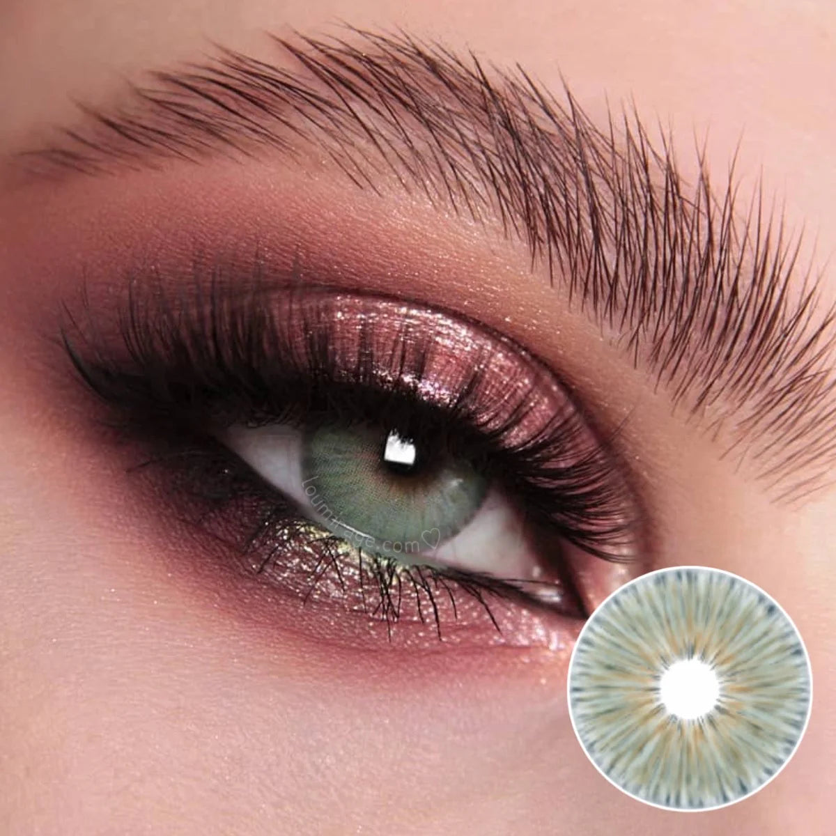 Descubre el arte en tu mirada con Gogh N Gray. Un gris profundo y elegante que ilumina tus ojos con un efecto artístico, natural y cautivador. Perfecto para looks diarios o sesiones creativas.